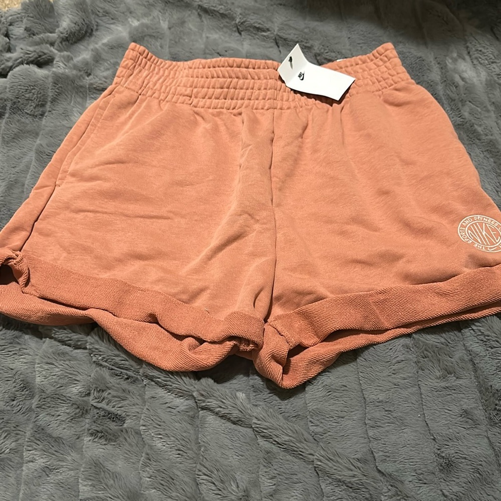 Nike Standard Fit Peach/Coral Shorts NWT size Medium